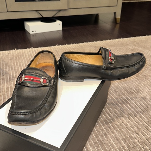 GUCCI LOAFERS WITH SIGNATURE BUCKLE DETAIL WITH BOX SIZE 9 - Picture 9 of 9